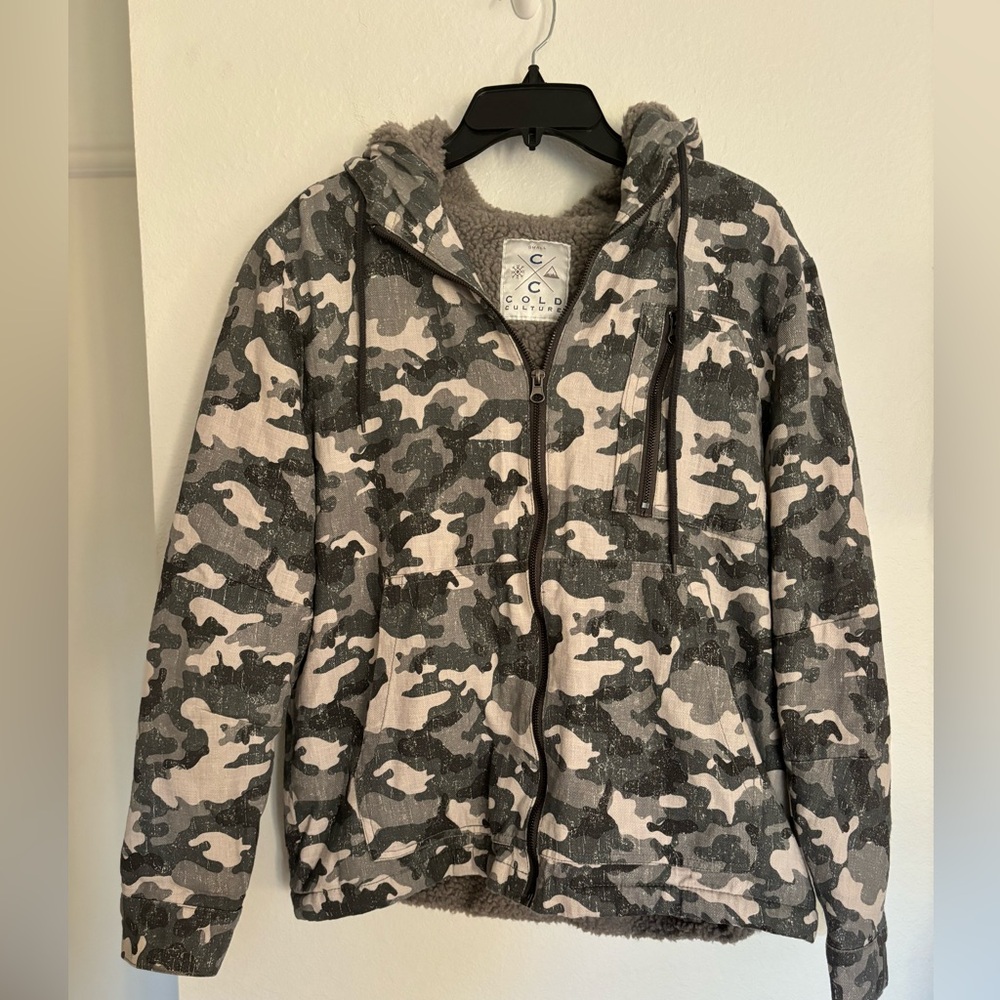 COLD WEAR SHERPA LINED WINTER CAMO JACKET Size Small
cold culture